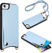 Casemania Hoesje Geschikt voor Apple iPhone SE (2022 / 2020) - iPhone 7 & 8 Blauw - Back Cover met Bandje - Pasjeshouder & Koord