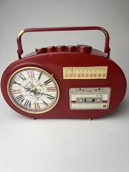 Retro radio/cassetterecorder klok in het rood