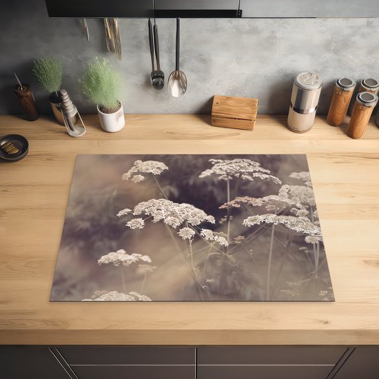 KitchenYeah® Inductie beschermer 70x52 cm - Plant - Wit - Natuur - Bloemen - Kookplaataccessoires - Afdekplaat voor kookplaat - Inductiebeschermer - Inductiemat - Inductieplaat mat