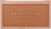 Makeup Revolution Matte Base Pressed Powder - P9 (licht beschadigd doosje)