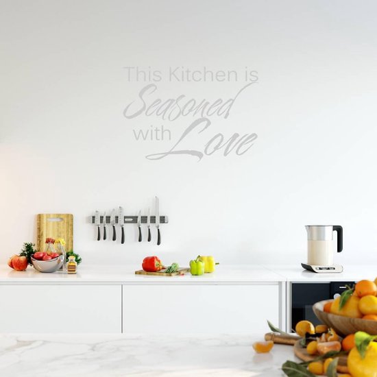 Muursticker This Kitchen Is Seasoned With Love - Zilver - 120 x 85 cm - keuken alle
