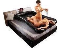 Fetish Collection – Glossy Volwassen Speelbad voor Natte Erotische Spellen Waterdicht en Opblaasbaar met Glijmiddel 1 Liter – Zwart
