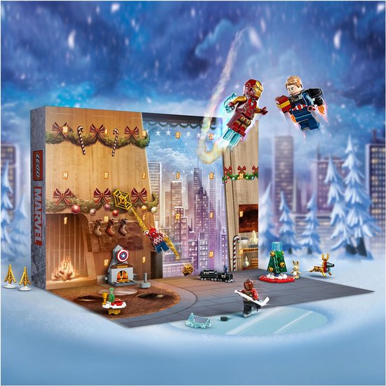 LEGO Marvel Avengers adventskalender in sneeuwlandschap, met Iron Man, Captain America en kerstversiering.