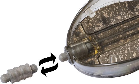 Détail d'un leurre de pêche brun avec une pièce de connexion détachable à fixer.