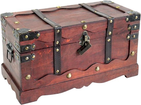 Houten kist met donkerbruin hout, zwarte banden, gouden gespen en versierde hoeken.