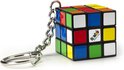 Rubik's Cube sleutelhanger met veelkleurige vakjes: groen, oranje, blauw, geel, rood en wit.