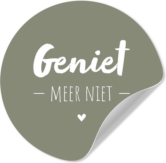 Zelfklevende groene muursticker cirkel met witte tekst 'Geniet - Meer Niet -'.