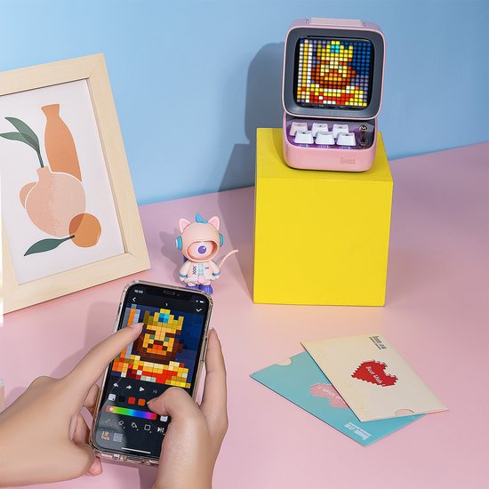 Divoom™ Ditoo Mic - Portable Speaker - Met Draadloze Microfoon- Pixelart - Roze van Divoom — afbeelding 4