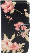 P.C.K. Hoesje-Telefoonhoesje-Boekhoesje-Plaats voor Kaarten - Zwart met lichtroze bloemen Print - Geschikt voor Apple iPhone 13