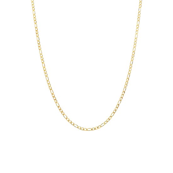 Een gouden figaro ketting hangt op een witte achtergrond.