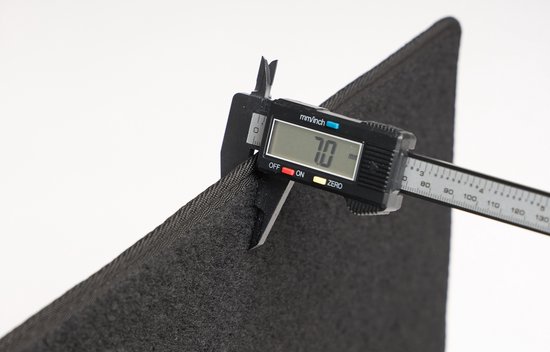 Pied à coulisse numérique mesure 7.0 mm d'épaisseur de tapis de voiture noir