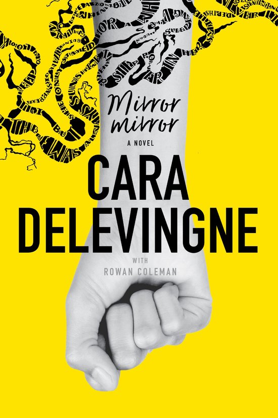 Boek kaft met de titel "Mirror Mirror" op een gele achtergrond, met een menselijke arm en hand.