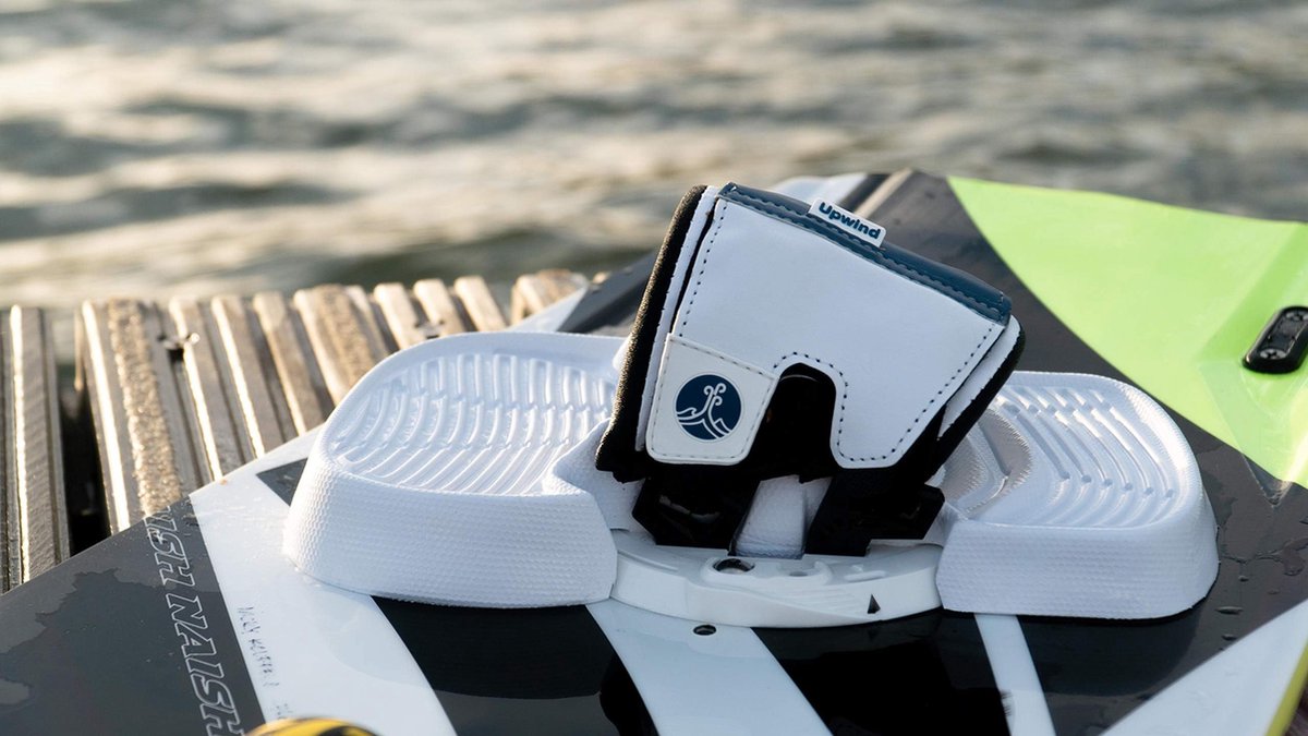 Upwind Pro 2025 kiteboard binding pads - blauw wit - comfort plus