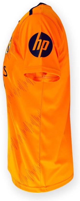 Zijkant oranje voetbalshirt met 'Emirates' opdruk en HP logo op mouw.