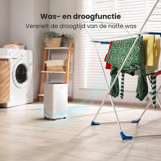 Een Auronic luchtontvochtiger naast een wasrek met natte kleding in een wasruimte.
