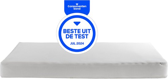 Witte babymatras met een blauw 'Beste uit de test' label van Consumentenbond.
