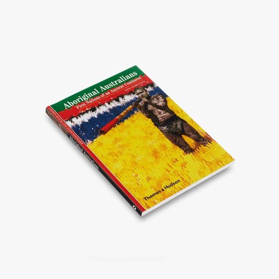 Boek 'Aboriginal Australians' met op de kaft een Aboriginal die op een didgeridoo blaast tegen een achtergrond van Australische vlagkleuren en geel gras.