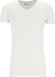 Wit, nauwsluitend T-shirt met V-hals en korte mouwen.