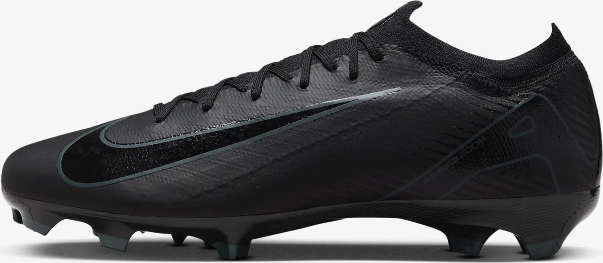 Zwarte Nike Zoom Vapor 16 Pro FG voetbalschoenen, maat 42, met verbeterde Air Zoom technologie voor snelheid.