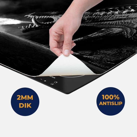 Chefcare Inductie Beschermer Draak Spuwt Vuur op een Paard en Knecht - Zwart Wit - 75x55 cm - Afdekplaat Inductie - Kookplaat Beschermer - Inductie Mat