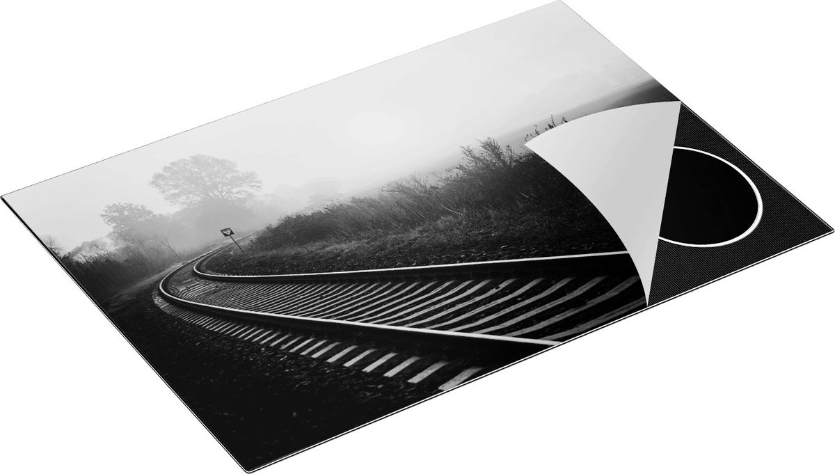 Chefcare Inductie Beschermer Spoorweg Rails tijdens de Herfst met Mist - Zwart Wit - 75x50 cm - Afdekplaat Inductie - Kookplaat Beschermer - Inductie Mat
