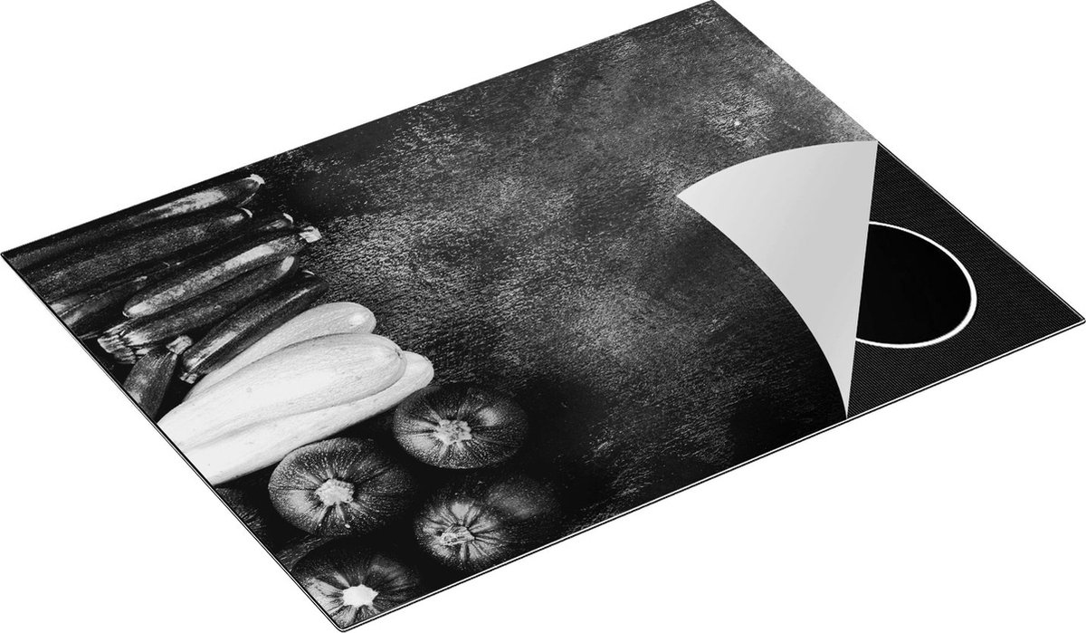 Chefcare Inductie Beschermer Courgettes op Zwarte Marmer - Groente - Zwart Wit - 70x50 cm - Afdekplaat Inductie - Kookplaat Beschermer - Inductie Mat