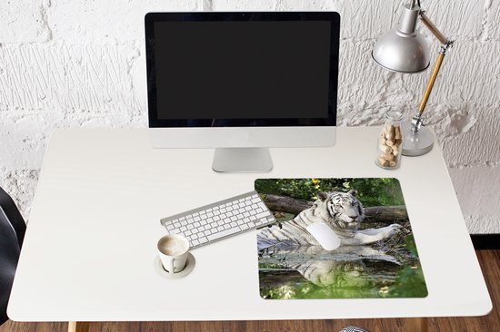 Muismat XXL 50x50 cm - Bureau onderlegger - Bureau mat Witte tijger in het water - Bureaumat - Gaming mousepad xl - Bureaulegger groot - Computer deskmat