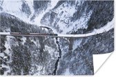 Poster Trein door het winterse landschap van Zwitserland - 180x120 cm XXL