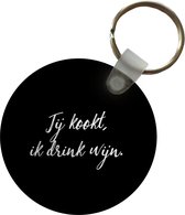 Sleutelhanger - Spreuken - Jij kookt, ik drink wijn - Quotes - Wijn - Koken - Plastic - Rond - Uitdeelcadeautjes