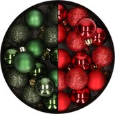 28x stuks kleine kunststof kerstballen dennengroen en rood 3 cm - kerstversiering