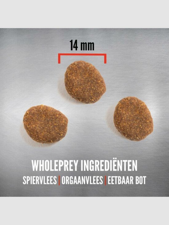 Drie brokken hondenvoer met afmeting van 14 mm.
