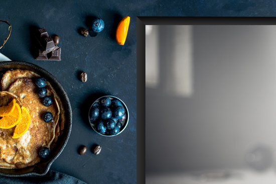 KitchenYeah® Inductie beschermer 76x51.5 cm - Verschillende kettlebellgewichten op de vloer in een fitnessruimte - Kookplaataccessoires - Afdekplaat voor kookplaat - Inductiebeschermer - Inductiemat - Inductieplaat mat