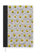Notitieboek - Schrijfboek - Quotes - You Are Incredible - Madeliefjes - Jij bent geweldig - Spreuken - Notitieboekje klein - A5 formaat - Schrijfblok
