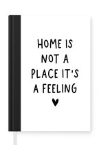 Notitieboek - Schrijfboek - Engelse quote "Home is not a place it's a feeling" met een hartje op een witte achtergrond - Notitieboekje klein - A5 formaat - Schrijfblok