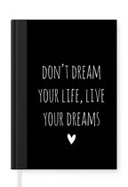 Notitieboek - Schrijfboek - Engelse quote "Don't dream your life, live your dreams" met een hartje op een zwarte achtergrond - Notitieboekje klein - A5 formaat - Schrijfblok
