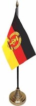 Oost Duitsland tafelvlaggetje 10 x 15 cm met standaard