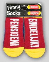 Sokken - Funny socks - Eindelijk pensioen! - In cadeauverpakking met gekleurd lint