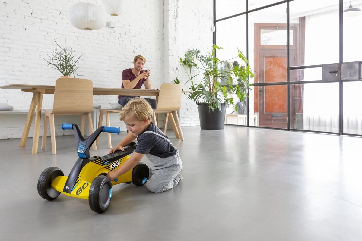 BERG GO2 SparX Loopauto en Trapauto - Speelgoed vanaf 1 jaar - Uitklapbare pedalen - 10 tot 30 maanden - Geel — afbeelding 4