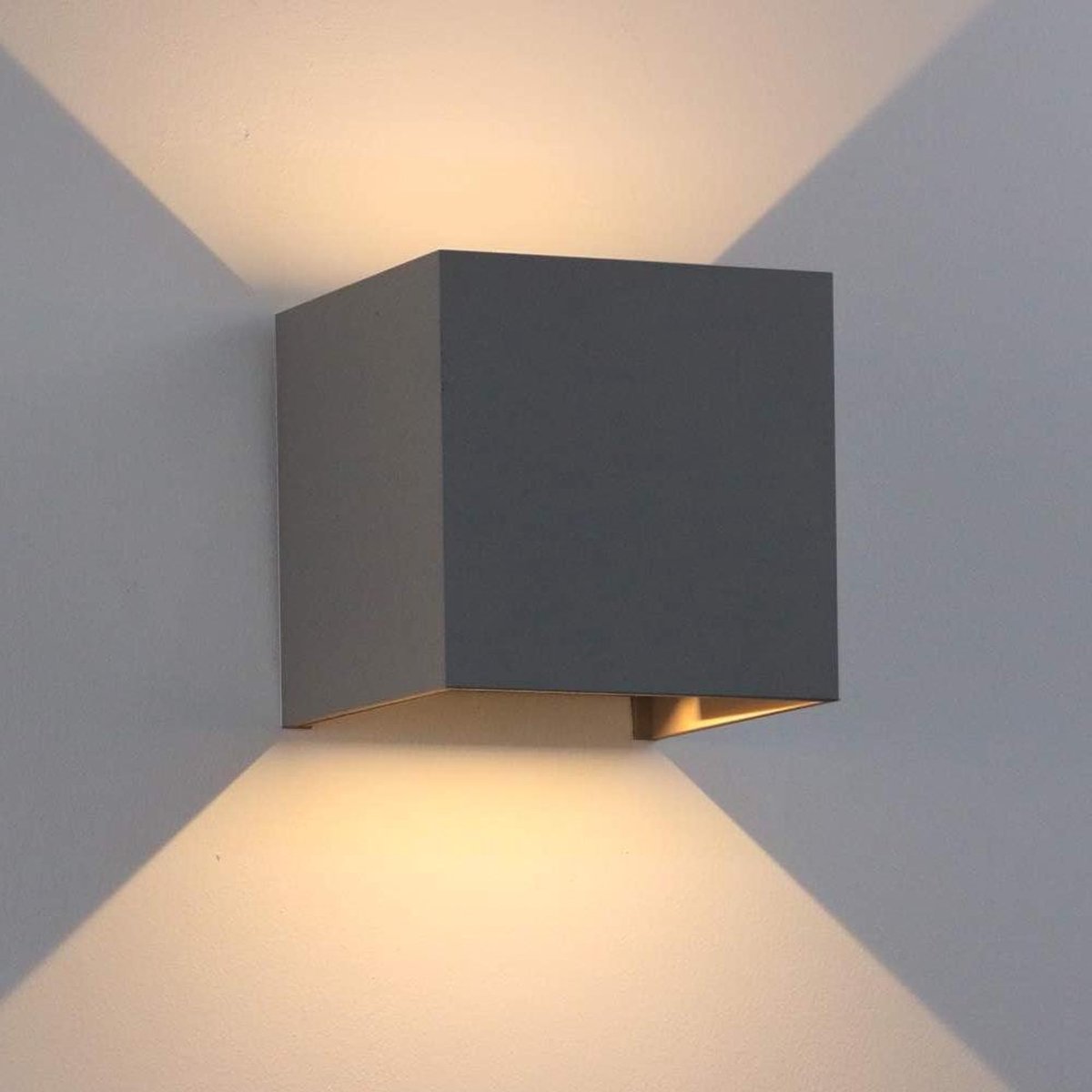 Moderne 12W LED-wandlamp met instelbare lichtstraal en IP65 waterdichtheid voor binnen en buiten