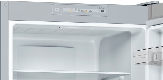 Bovenzijde van zilverkleurige Bosch koelkast met bedieningspaneel met 'NoFrost' en temperatuurinstellingen.