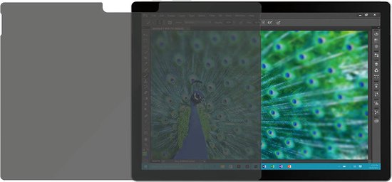 Surface Book 13.5 inch met een privacy screenprotector. Het scherm toont een pauwenveer.