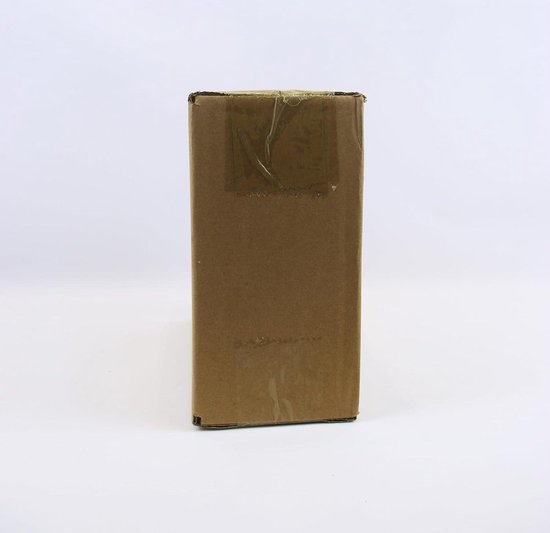 De Paashaas Die Een Mand Van Paaseieren Met Meer Paaseieren En Houten Tekenraad Houden Image49979622