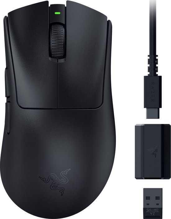 Een zwarte Razer gaming muis met USB-C kabel, adapter en dongle.