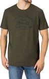 Olijfgroen T-shirt op een model met tekstprint 'CLASSIC BRAND FW 22 STATEMENT 19 62 TOM TAILOR EST. TRADEMARK'.
