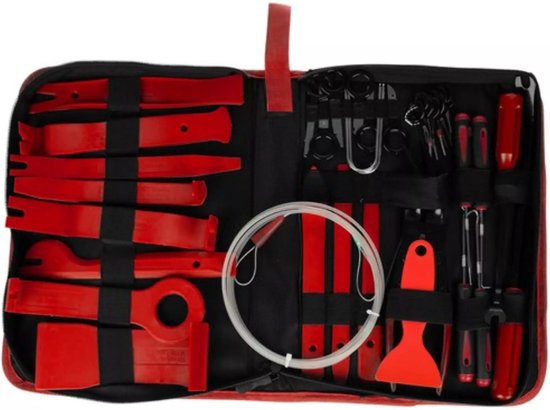 Open rode koffer met diverse rode en zwarte auto-interieurdemontagetools, georganiseerd in vakken.