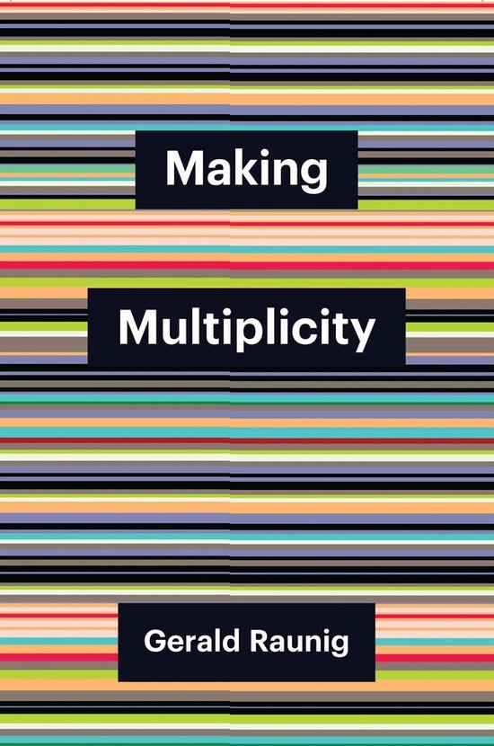 Kaarten met de tekst 'Making Multiplicity' door Gerald Raunig op een kleurrijke horizontale strepen achtergrond.