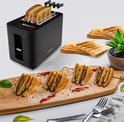 Zwarte Léchell broodrooster met sneetjes toast, belegd broodje en garnering.