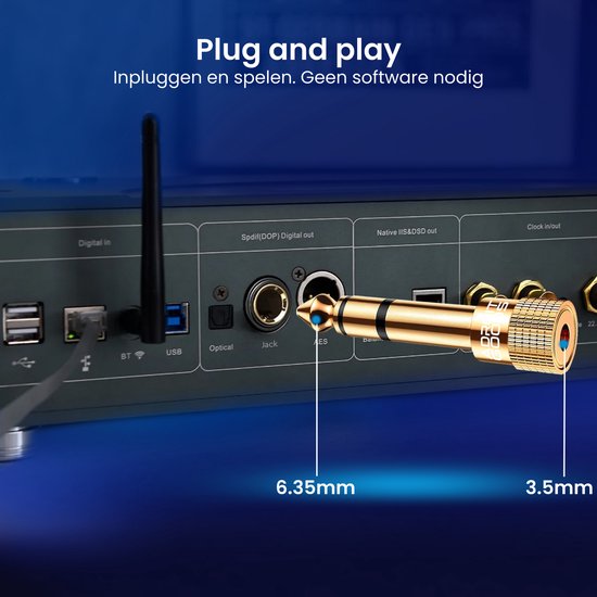 Gouden audio jack adapter aangesloten op de 'Jack' ingang van een audio-apparaat, met tekst die 6.35mm en 3.5mm aangeeft.
