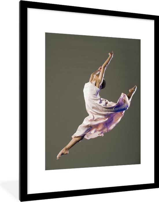 Photo en cadre - Danseuse de ballet faisant un cadre photo saut noir avec  passe... | bol.com