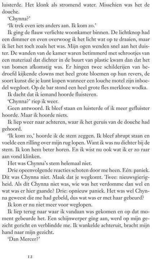 Kleine lettertjes op een pagina uit een boek.